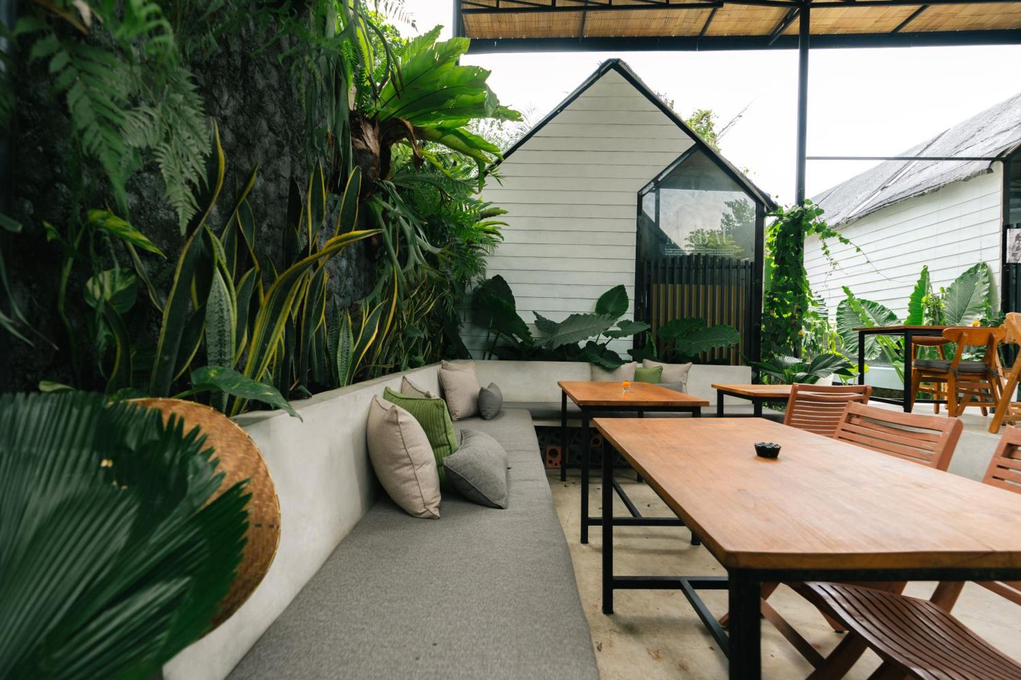 The Jungle Hostel Canggu Exterior photo