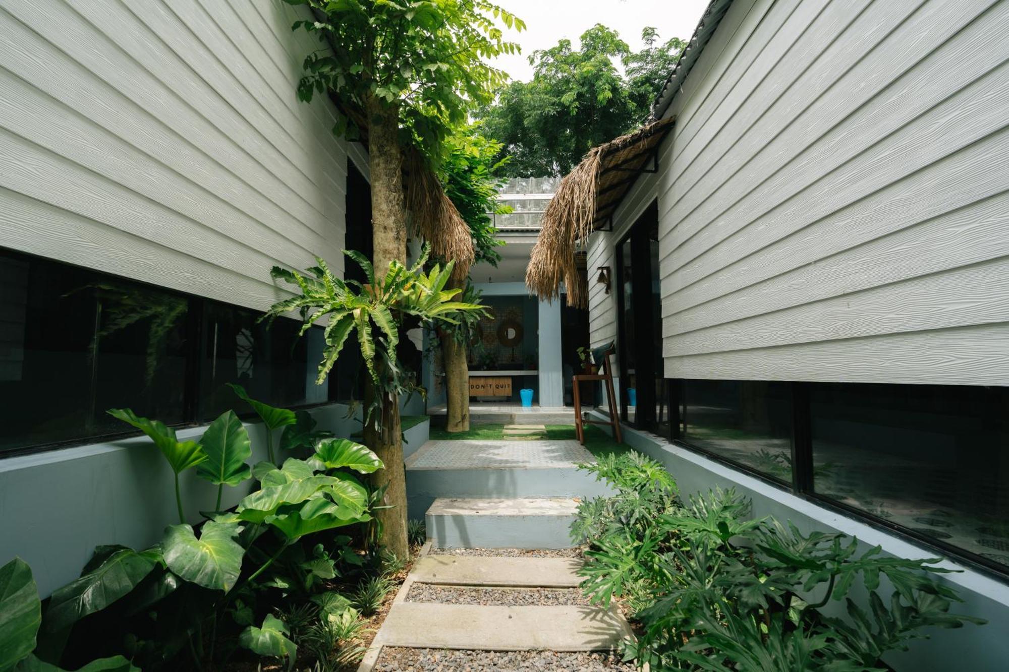 The Jungle Hostel Canggu Exterior photo