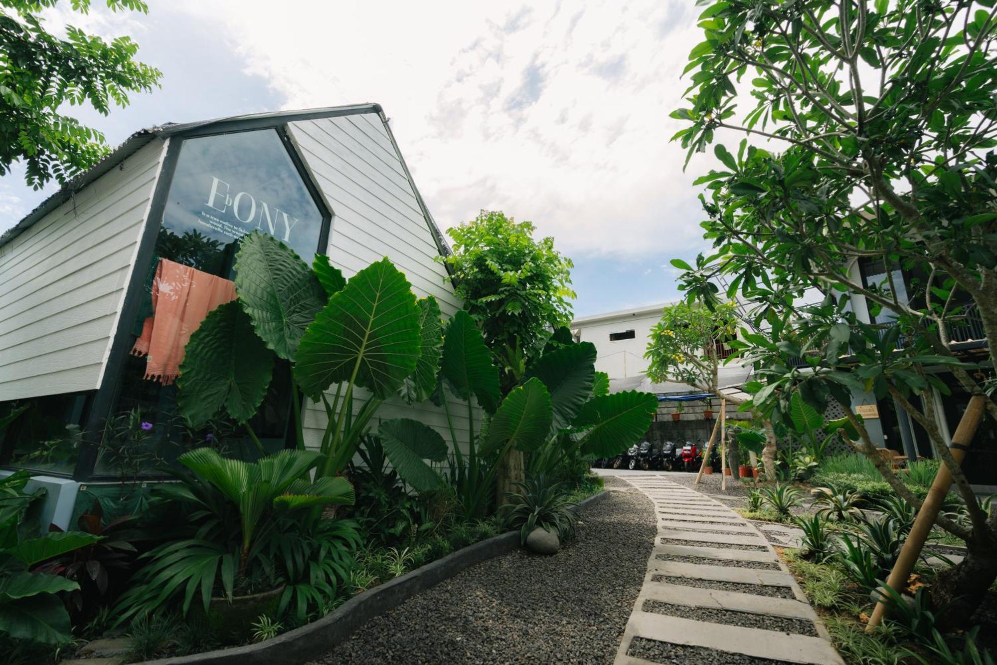 The Jungle Hostel Canggu Exterior photo