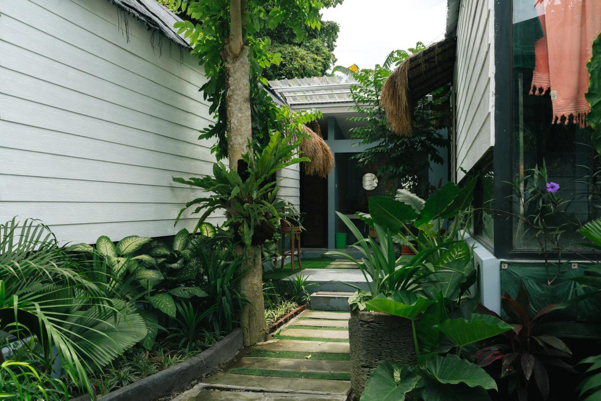 The Jungle Hostel Canggu Exterior photo