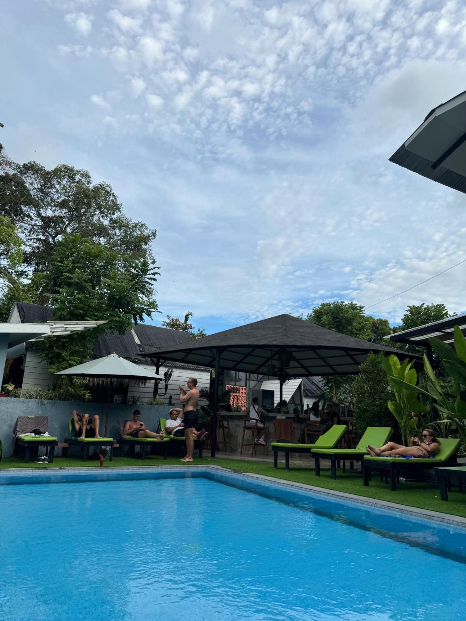 The Jungle Hostel Canggu Exterior photo