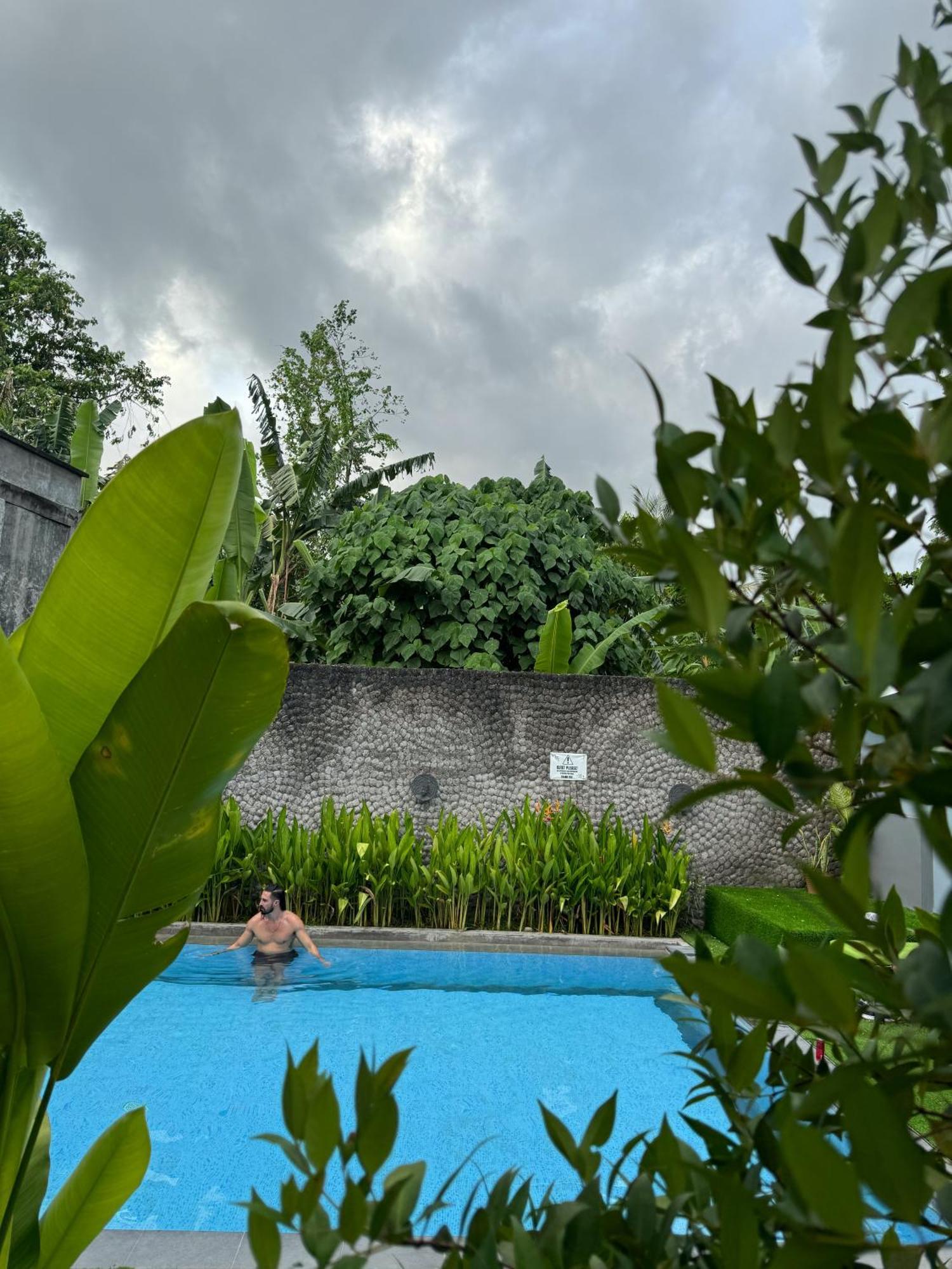 The Jungle Hostel Canggu Exterior photo