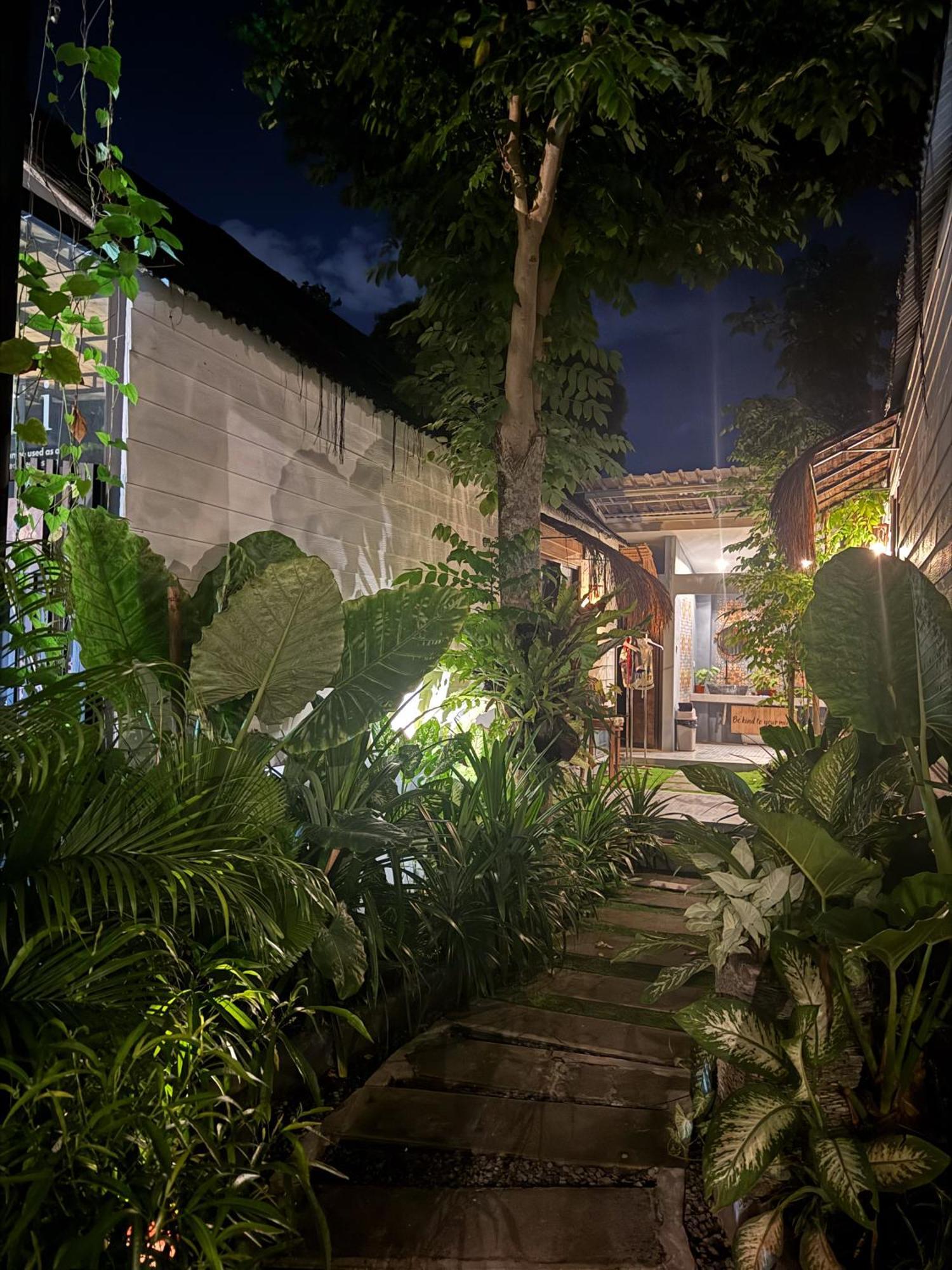 The Jungle Hostel Canggu Exterior photo